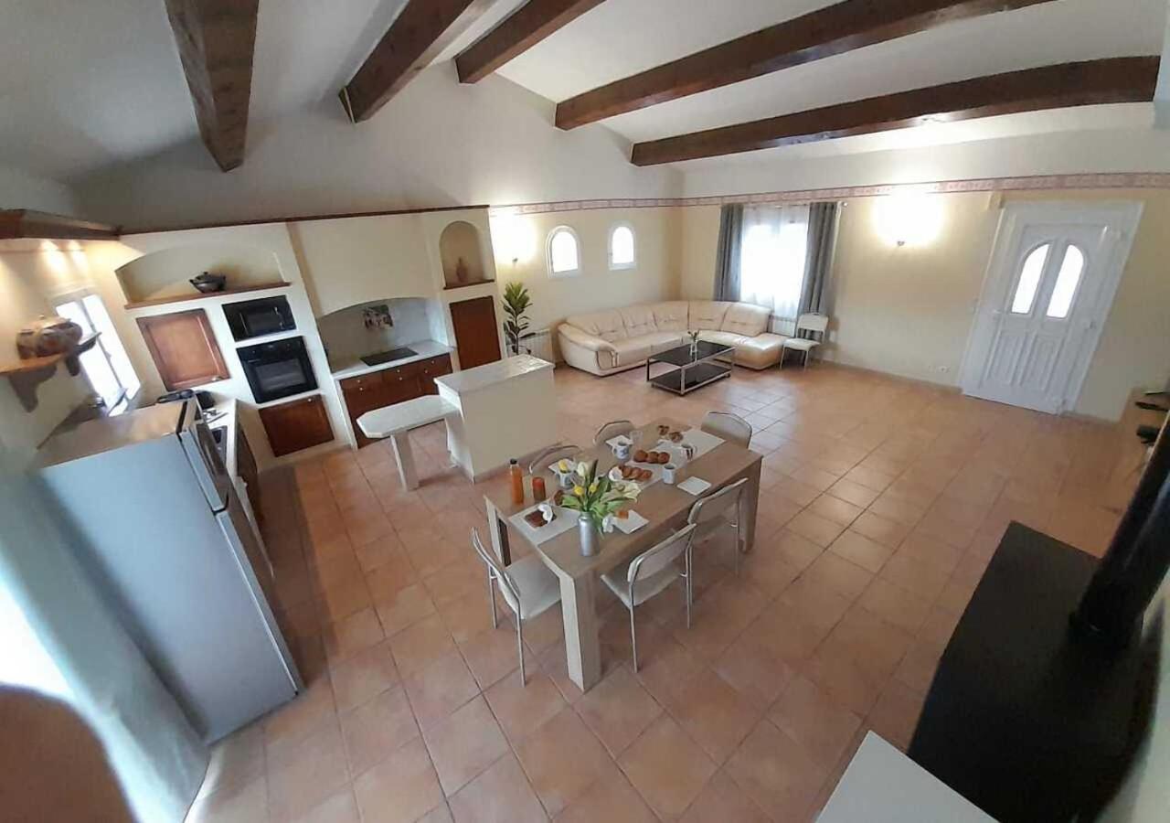 Villa Avec Plage A Pied Et Grande Piscine Сен Мари ла Мер Екстериор снимка