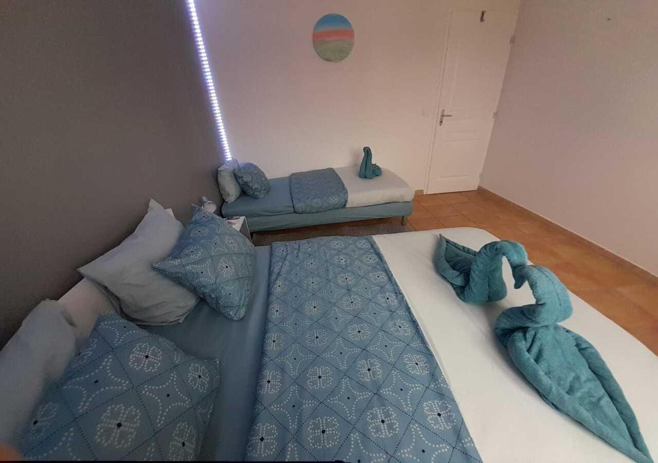 Villa Avec Plage A Pied Et Grande Piscine Сен Мари ла Мер Екстериор снимка