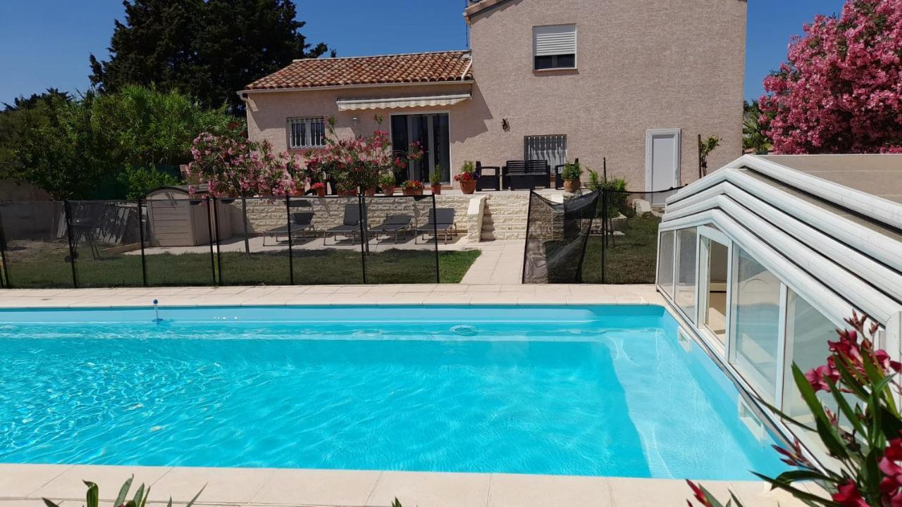 Villa Avec Plage A Pied Et Grande Piscine Сен Мари ла Мер Екстериор снимка