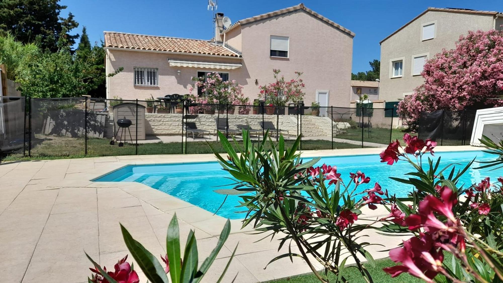Villa Avec Plage A Pied Et Grande Piscine Сен Мари ла Мер Екстериор снимка