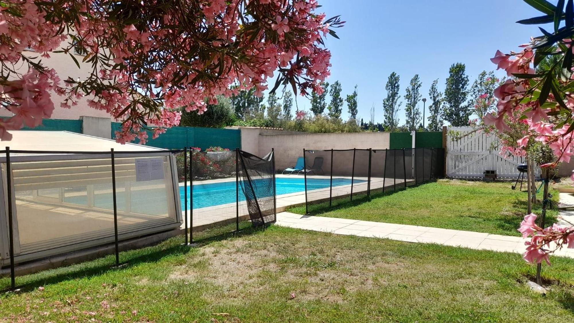 Villa Avec Plage A Pied Et Grande Piscine Сен Мари ла Мер Екстериор снимка